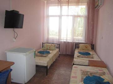 Трехместный номер с балконом в  Пансионат Прибой